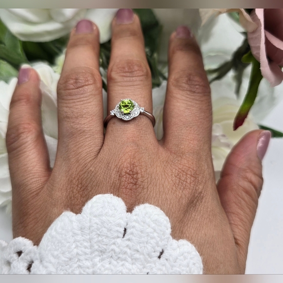 ♥️ AUGUST LOVE RING - Picture 2 of 7